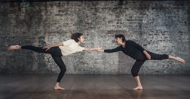 Monika Müller Feldenkrais - Bild Übung Einbeinstand